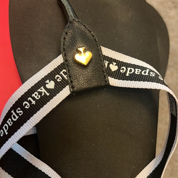 Kate Spade Fable Black Flip Flops 8 - Picture 4 of 11